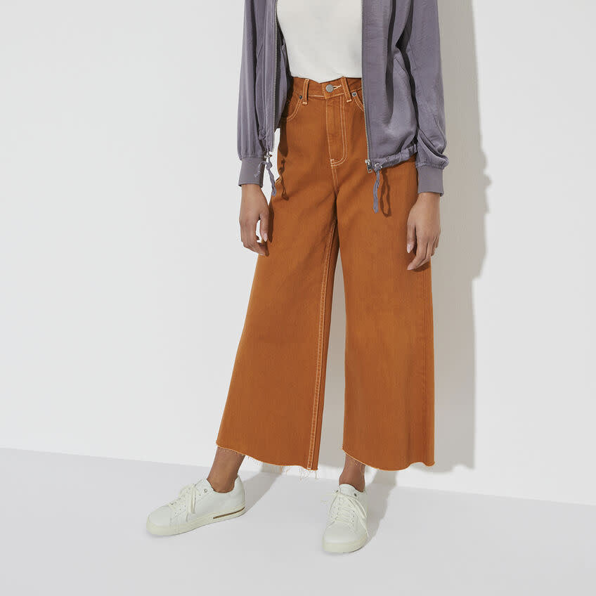 Bend Low Leather Regular