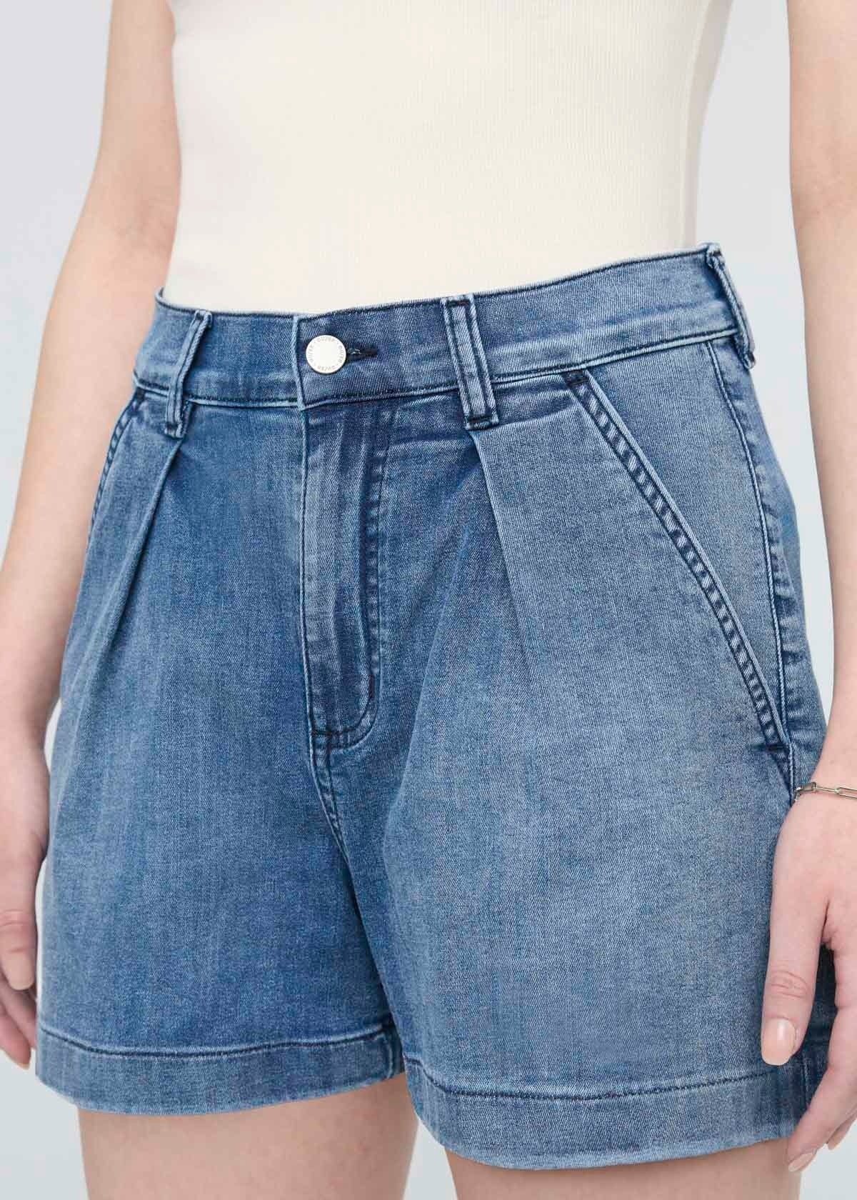 Women's Performance Denim Lite Pleated Short 5 L