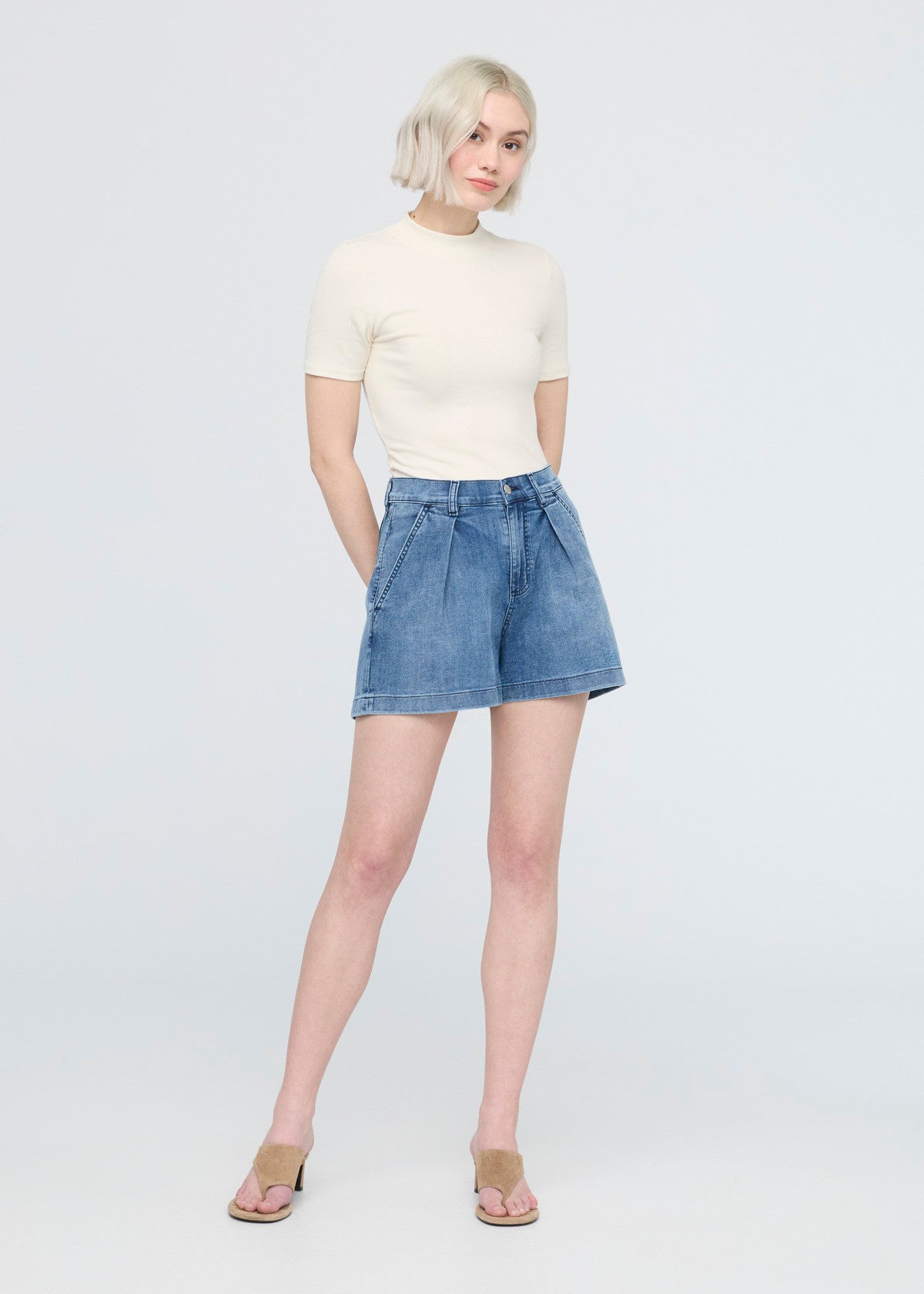 Women's Performance Denim Lite Pleated Short 5 L